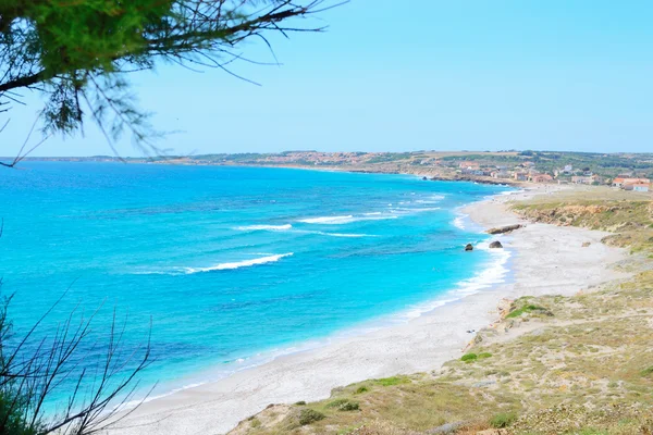 Spiaggia di San Giovanni si Sinis in una giornata limpida — Foto Stock