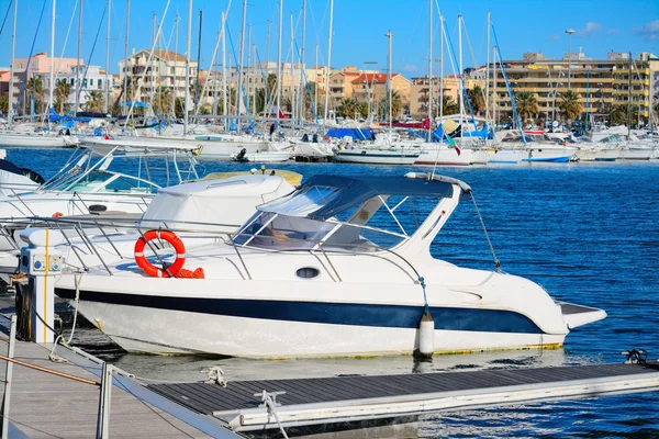 Barche nel porto di Alghero — Foto Stock