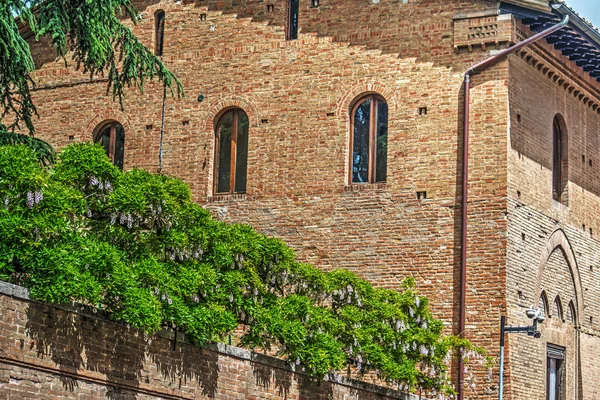 Antique building in Siena — Stock Photo, Image