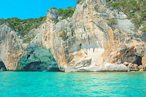 Grotte dans Orosei Golfe à partir de la mer — Photo