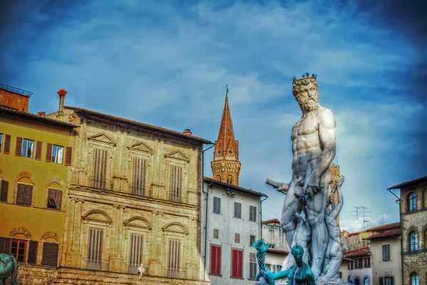 Framifrån av Neptunus staty i Piazza della Signoria — Stockfoto