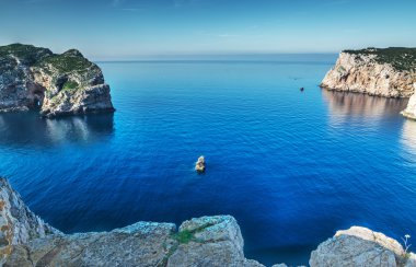 Capo Caccia kayalık kıyılarında