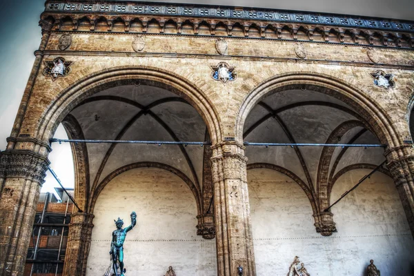 Loggia dei Lanzi sotto un cielo grigio a Firenze — Foto Stock