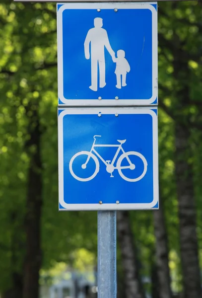 Road sign bicycle path and pedestrian with children — Stock Photo, Image