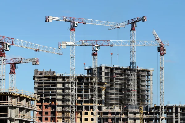 Construction skyscraper  tower cranes — Stock Photo, Image