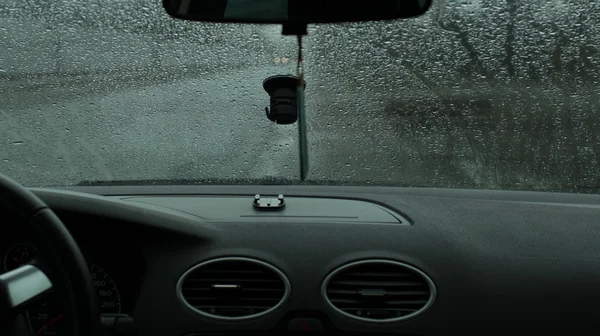 Condução em tempo chuvoso — Fotografia de Stock
