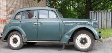  Eski model araba Moskvich-400