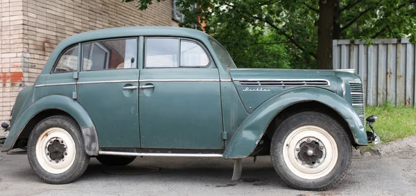 Vintage Car Moskvich-400 — Stock Photo, Image