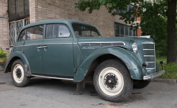 Vintage car Moskvich-400 — Stock Photo, Image