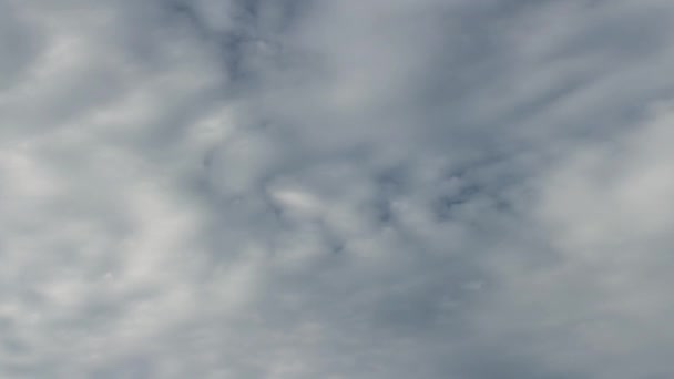 Laagvliegende wolken time-lapse — Stockvideo