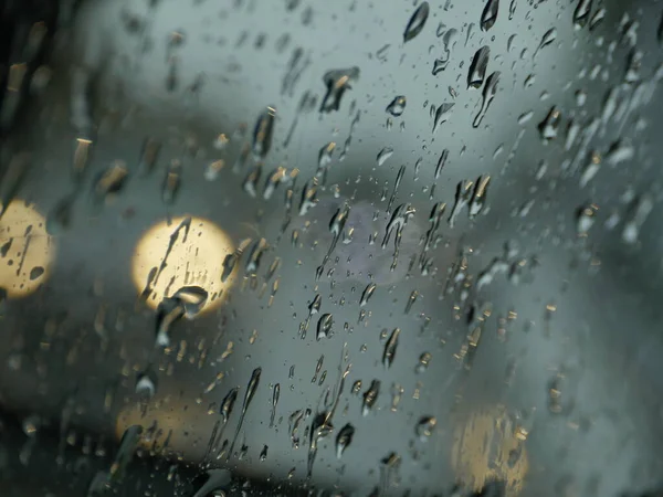 Krople Jesiennego Deszczu Przedniej Szybie Samochodu — Zdjęcie stockowe