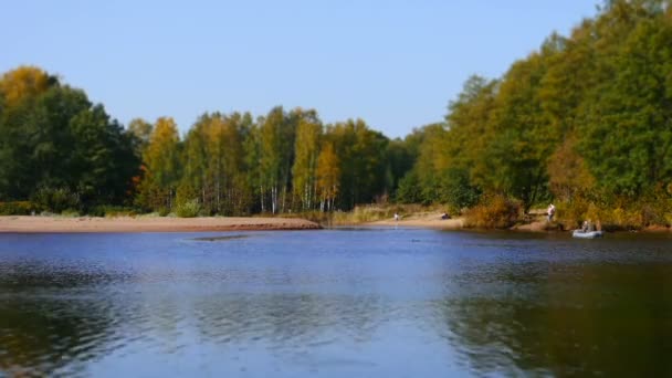 River autumn scenic landscape, people rest on the river time lapse, tilt film — Stock Footage River Autumn Scenic Landscape People Rest River Time Lapse Tilt Stock Footage