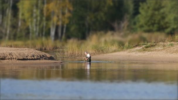 Sankt Petersburg Ryssland Oktober 2020 Man Med Spade Djupnar Botten — Stockvideo