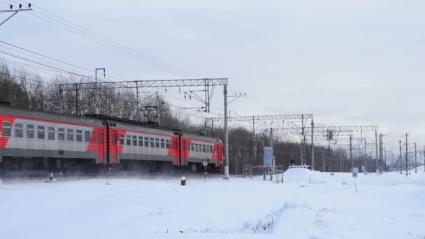 Petersburg Ryssland Januari 2020 Järnvägståg Höjer Klubbar Snö Vinterresor Med — Stockvideo