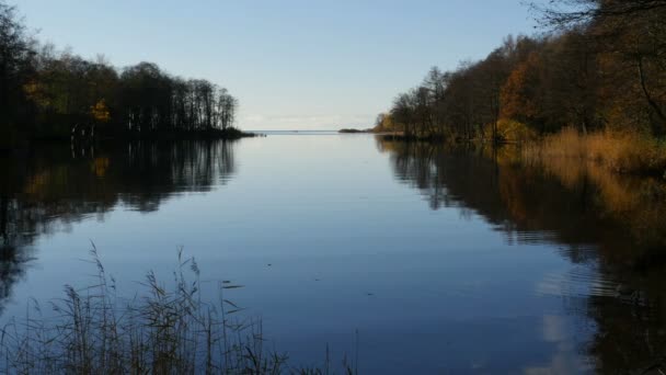 Picturesque Autumn Panorama Quiet Evening Water Mirror Reflects Blue Sky — Stock Video