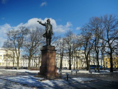St. Petersburg, Rusya, 2 Mart 2021 Büyük Rus şair Alexander Puşkin 'in anıtı.