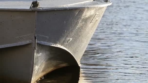 Vintage Reliable Speedboat Rivets Pier Front View Close — 图库视频影像