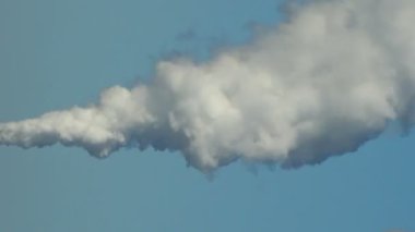 Kalın duman akıntısı, yatay bulutlar, zaman akışı