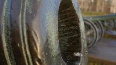 Büyük kalibreli bronz orta çağ antika topu