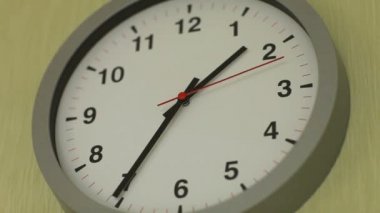 Yüzüne dikkat et, ikinci el, yakın çekim.