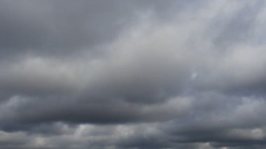Kara fırtına dramatik bulutlar zaman atlaması