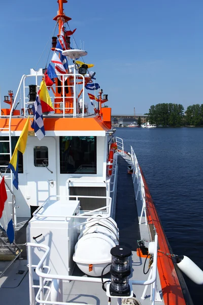 Marine vlaggen op een oorlogsschip — Stockfoto