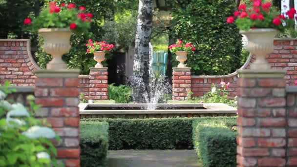 Beautiful garden with a fountain — Stock Video