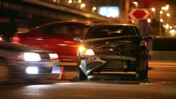 Havárie na silnici v noci — Stock video