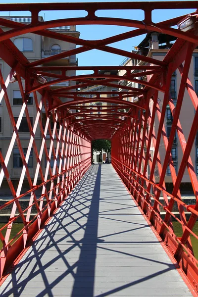 Rood brug perspectief — Stockfoto