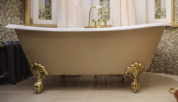 与老式浴缸的浴室 — 图库照片