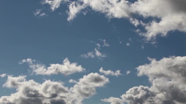 Временная пауза облаков — стоковое видео