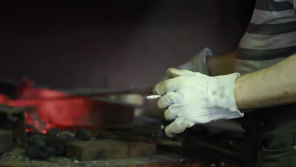 Worker with a cigarette in his hand — Stock Video