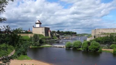 Narva ve Ivangorod kale görünümü