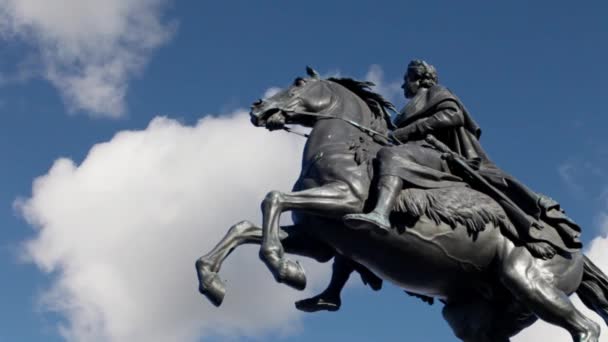 Bronze Horseman in the clouds time lapse — Stock Video