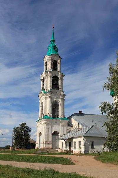 Klokkentoren van het dorp Levashovo — Stockfoto