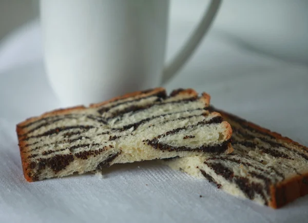 Slices of cake with poppy seeds — Stock Photo, Image