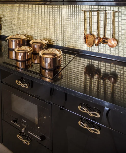 bir elektrikli ocakta pan