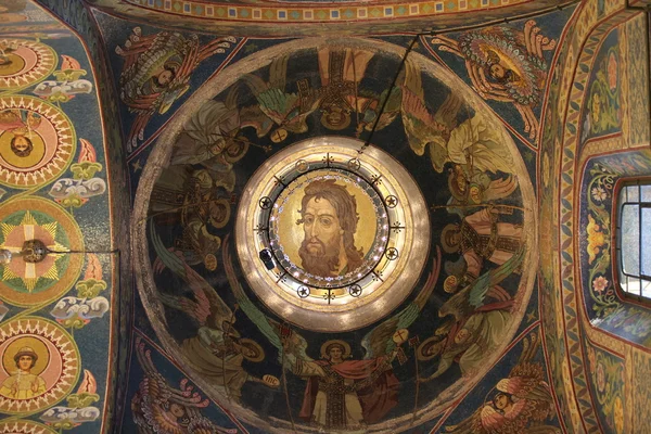 Jezus fresco op het plafond de kerk — Stockfoto