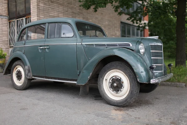 Retro coche Moskvich — Foto de Stock