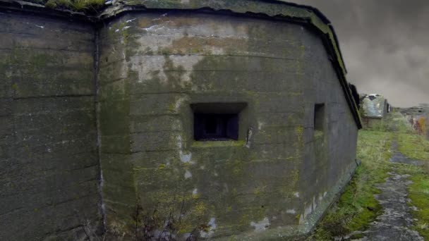 Дым над разрушенной крепостью Тотлебен — стоковое видео