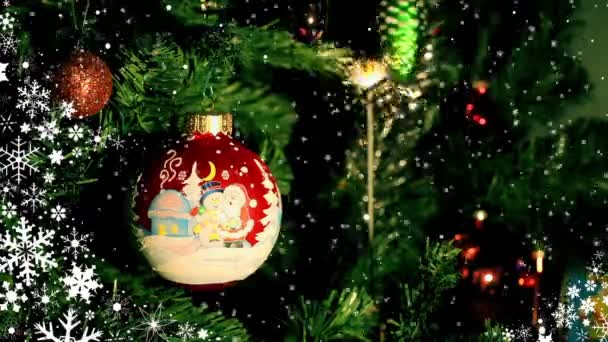 Kerstmis bal en Burning sparkler — Stockvideo