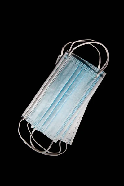 Koronavirüs ya da covid-19 için tıbbi maskeleri kapatın. Siyah arkaplan