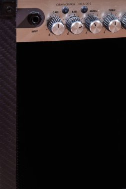 Gitar yükseltici düğmeleri. Çüklü gitar amfisi.