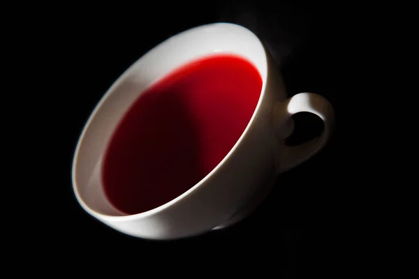 Thé Aux Baies Rouges Fraîchement Infusé Dans Une Tasse Blanche — Photo