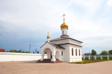 Altın kubbe ile Ortodoks katedrali