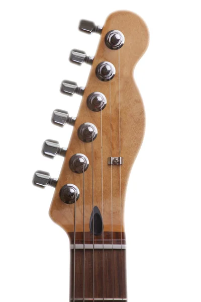 Beyaz arkaplanda gitar