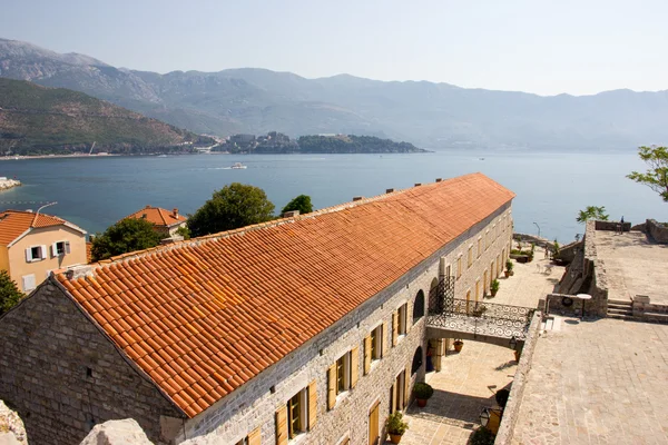 Vistas al mar del casco antiguo de Budva, Montenegro — Foto de Stock