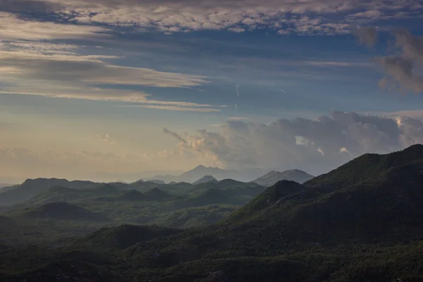 Incredibile vista sulla Mountain Valley all'alba . — Foto Stock
