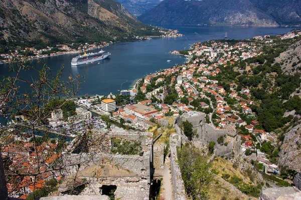 Vista da cidade velha kotor da montanha lovcen em Kotor, Montenegro — Fotografia de Stock