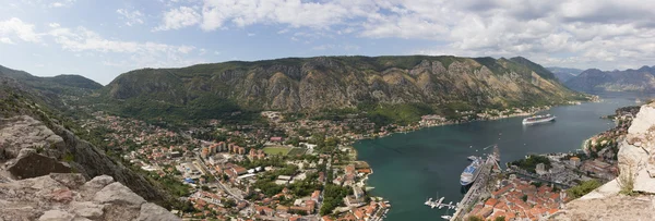 Vista del casco antiguo de Kotor desde la montaña lovcen en Kotor, Montenegro — Foto de Stock